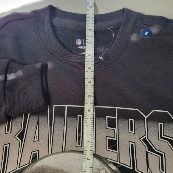 Las Vegas Raiders NFL Team Apparel Mens‎ Small Football Helmet Sweatshirt - Picture 7 of 8